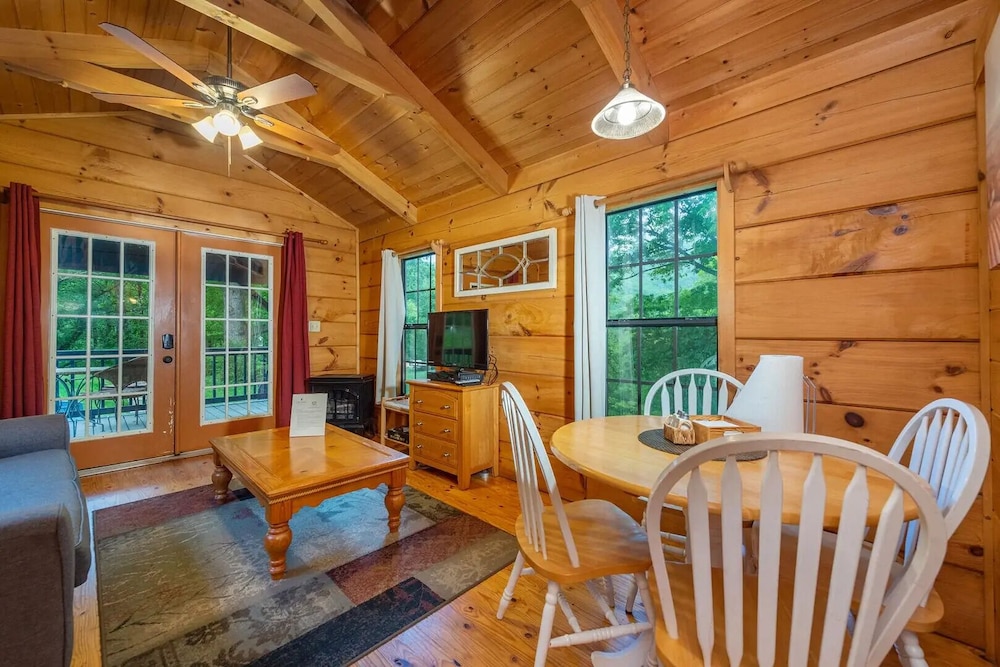 Engadine Inn  Cabins - Property Image 34