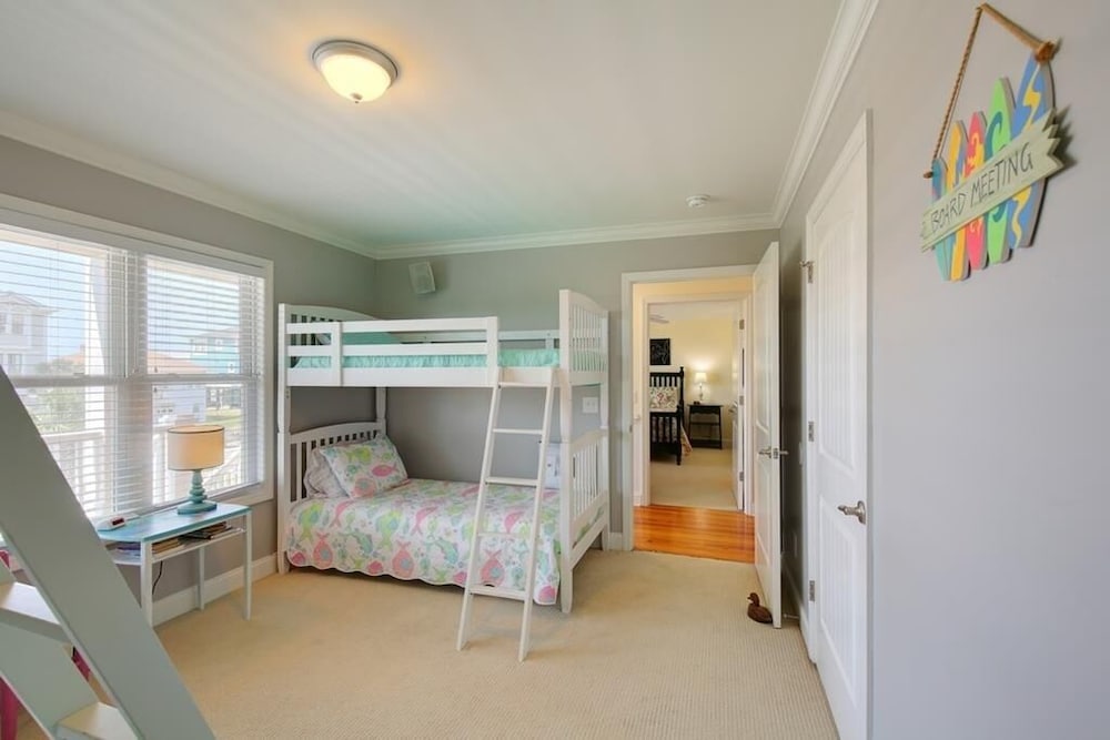 Halfway To Heaven 5 Bedroom Home by RedAwning