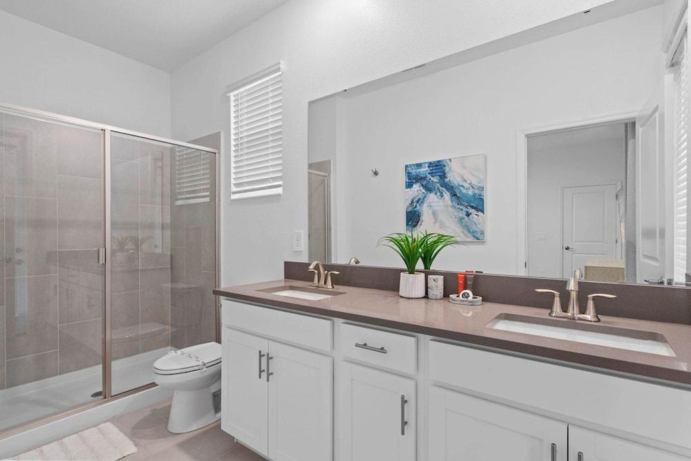 Chic Spacious 5BR Retreat Near Disney