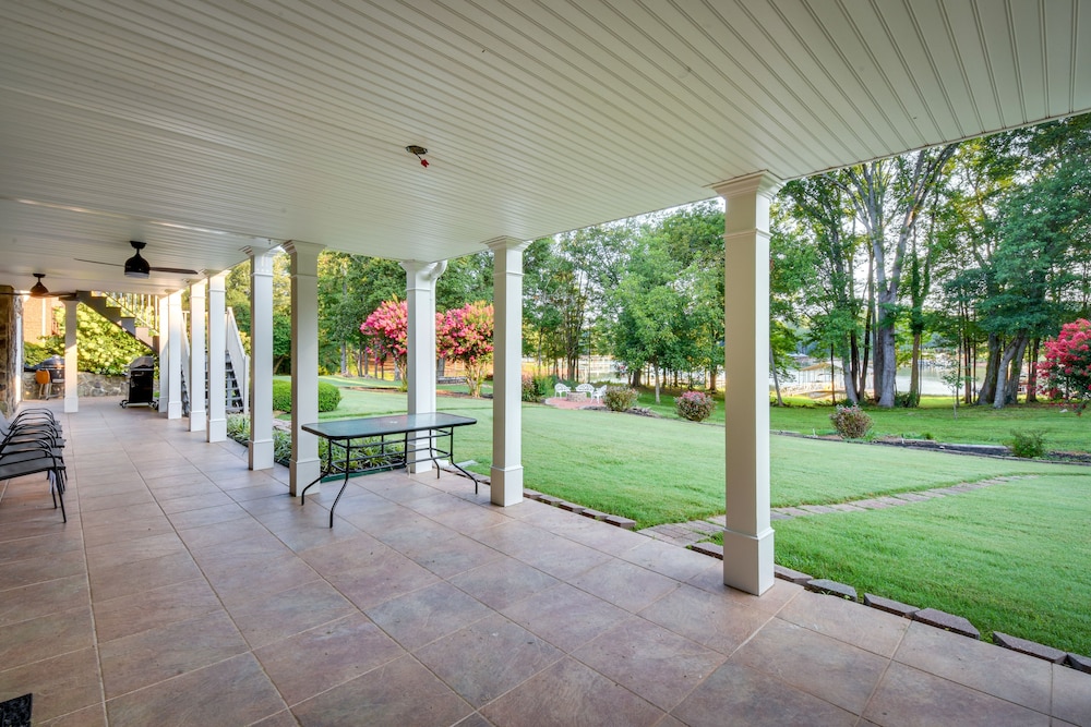 Grand Lakefront Home in Hartwell w/ Game Room! - Property Image 1