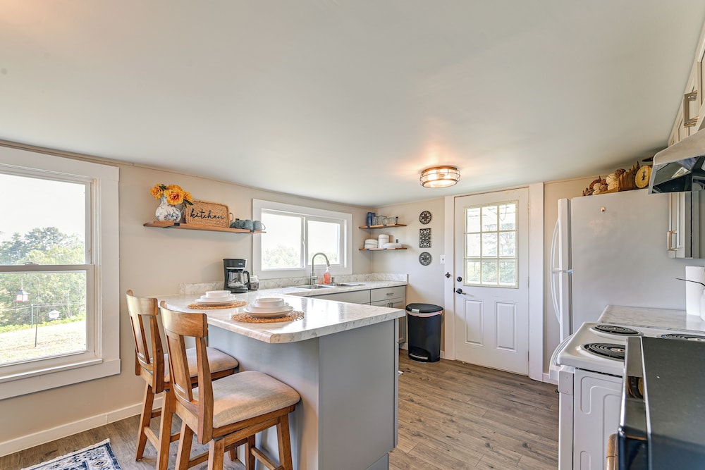 Rock Climb, Hike, Relax! Quiet Beattyville Retreat