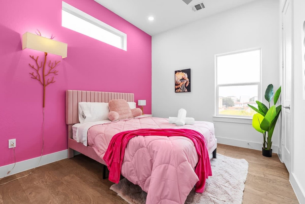 Downtown Houston 3BR Bachelorette Escape