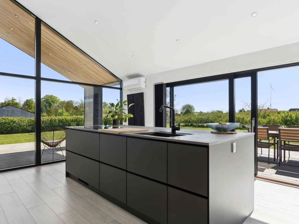 5 Star Holiday Home in Humble