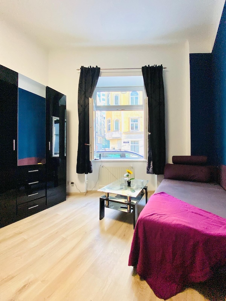 Cozy 1BR Apartment Near Danube River