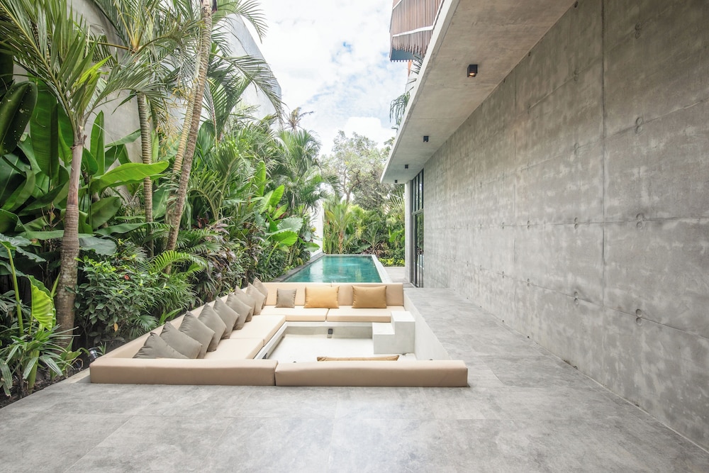 Robyn s Villa New Modern 4 BR Villa Canggu