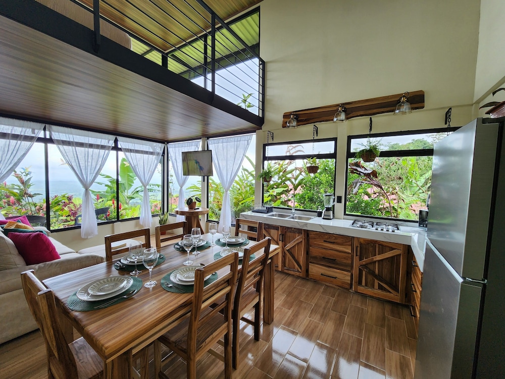 Cabañas Caeli, El Colibri, NEW La Fortuna Rainforest Cabin w Panoramic Views
