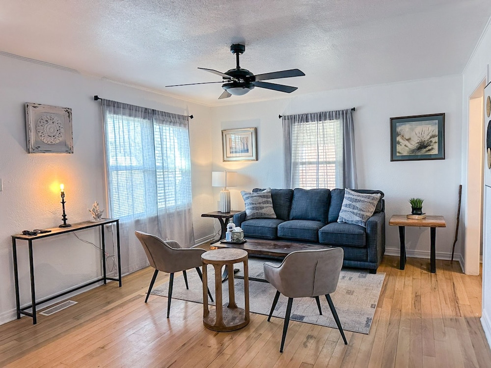 Affordable 2BR Getaway Near Plaza District Lilac1
