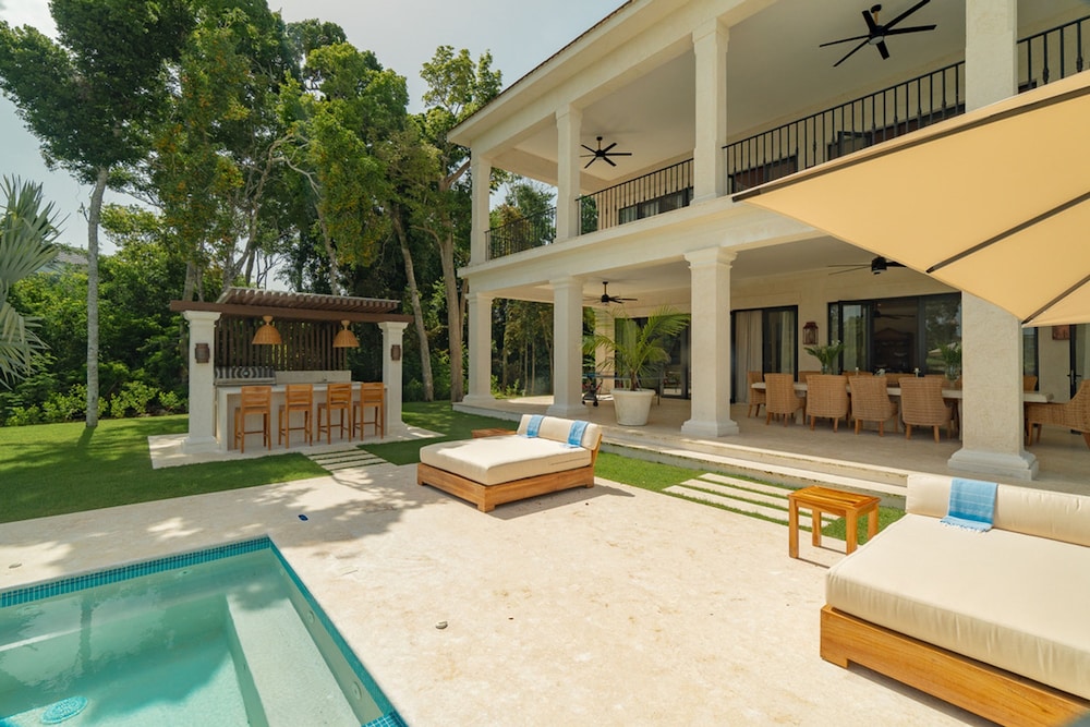 Lake Villa With Pool Table Tennis and Billiard