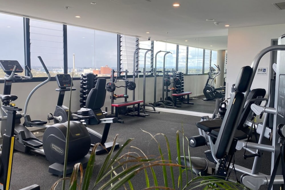 Stylish Unit in Abbotsford w/ Pool, Gym & Parking!