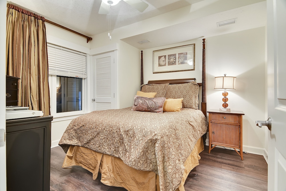 Grand Panama Beach Resort by Book That Condo