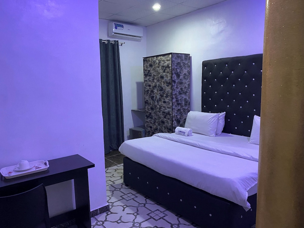 Chrisolik Hotel