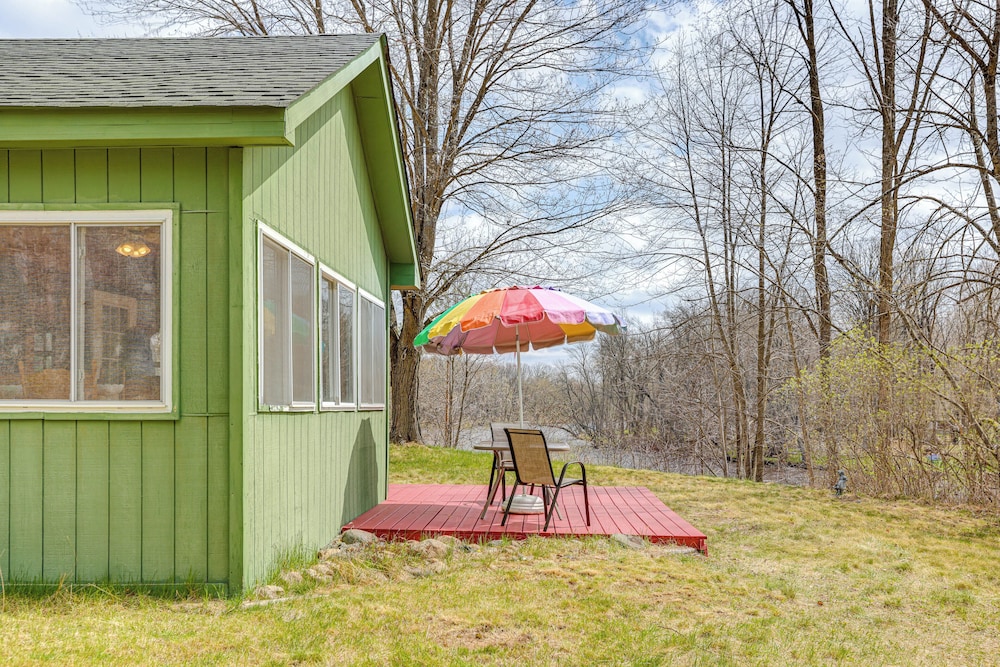 4 Mi to Snowmobile Trails: Muskegon River Retreat
