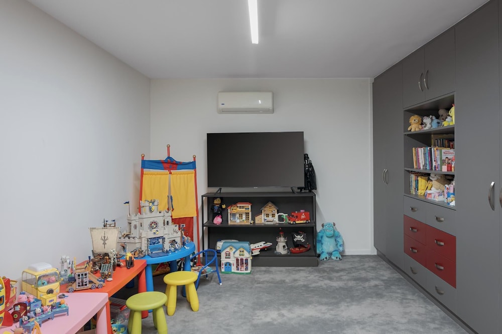 Ema's Guest House
