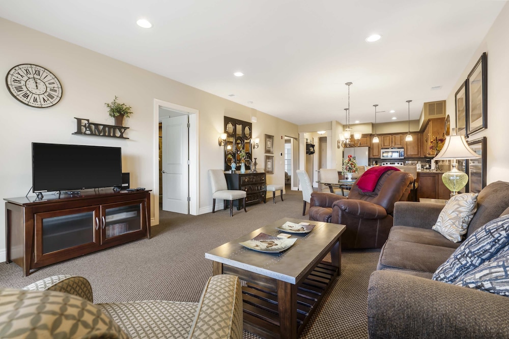 Branson Hills Getaway Sleeps 6