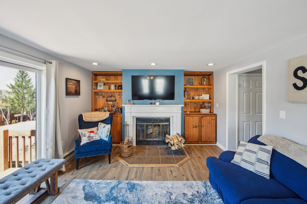 Hullabaloo 23E - Upgrade End Unit With Mountain Views 2 Bedroom Townhouse by The Summit at Gore Mountain