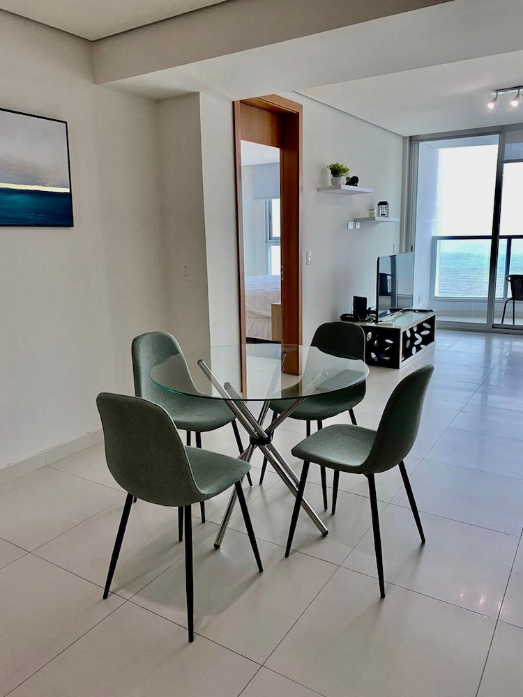 Light Home I Minimalist 1 Bed in Costa del Este