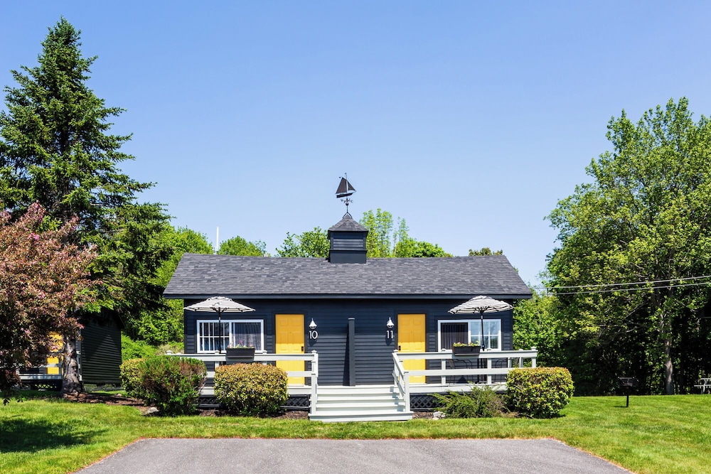 Seascape Motel & Cottages