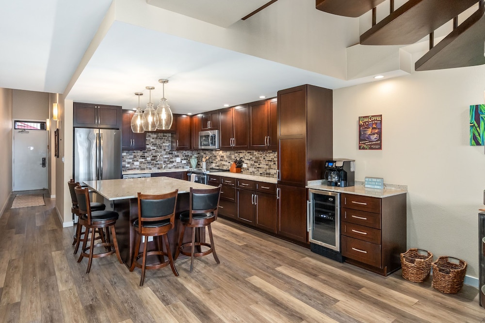 Kamaole Sands 3-406 - Modern Kitchen, Large Lanai, Enclosed Private MB, Split AC