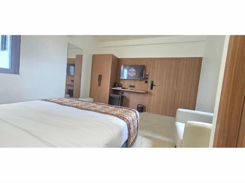 Hotel The Grand Om Krishna