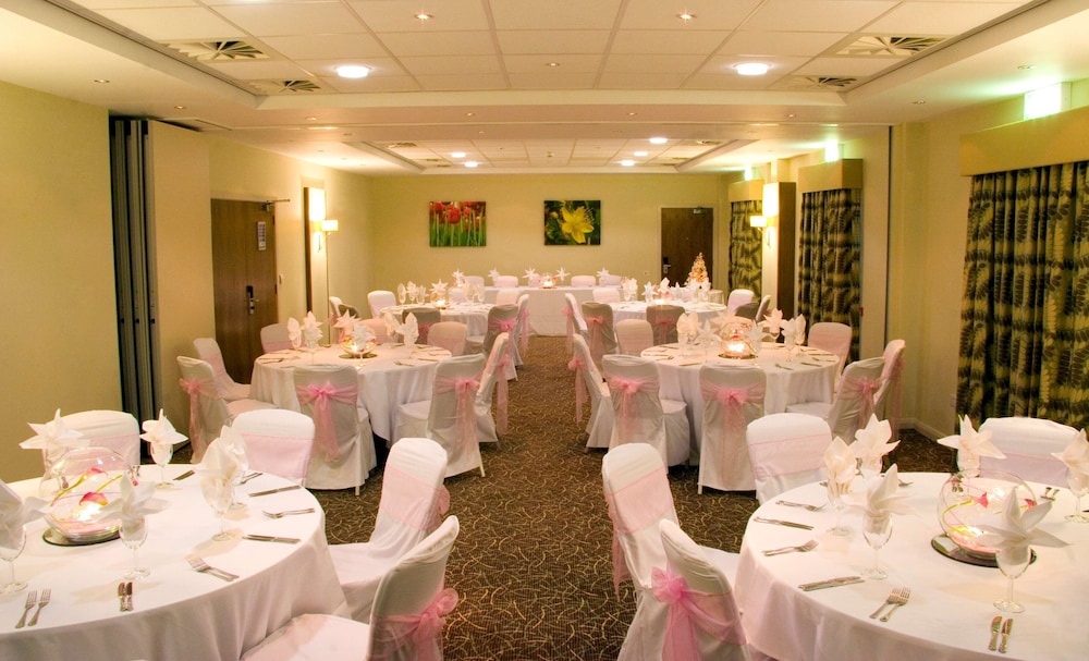 Luton Vacations - Hilton Garden Inn Luton North, United Kingdom - Property Image 40