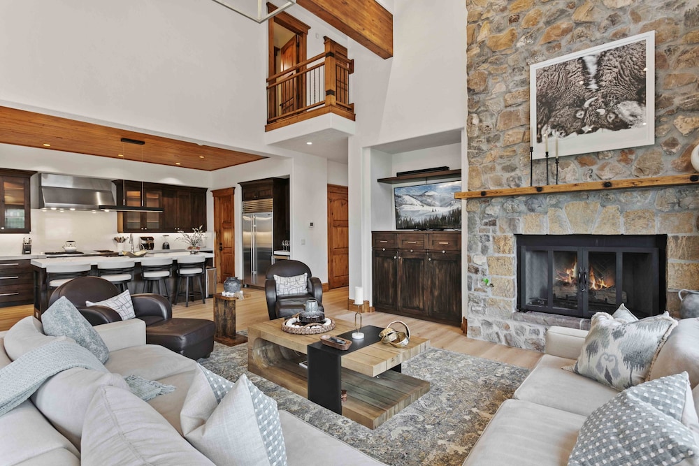 6565 Lookout Drive - Four Bedroom with Spa 4 Condo