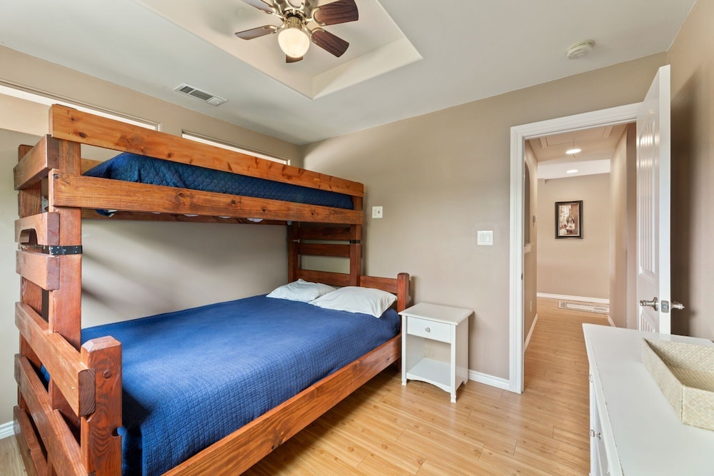Chardonnay Haus - Unit C