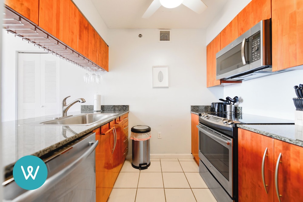 Brickell city View Condo with Pool