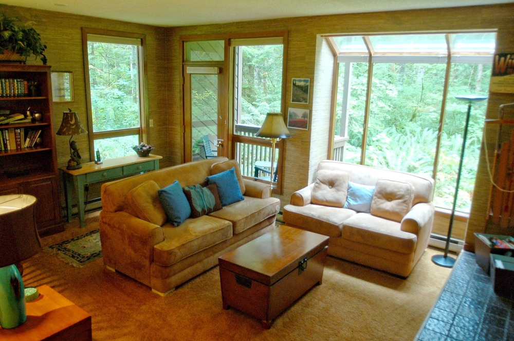 Snowater Condo #84 - Large Condo With Private Sauna and Soaker tub