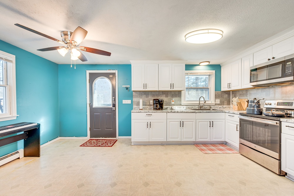 Pet-friendly Merrimack Home w/ Grill: 8 Mi to Mall view 2