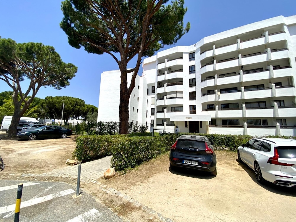 Vilamoura Charming With Pool by Homing