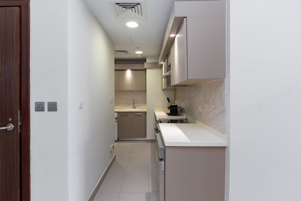 Urban 1BR Palm Apt w Beach Access