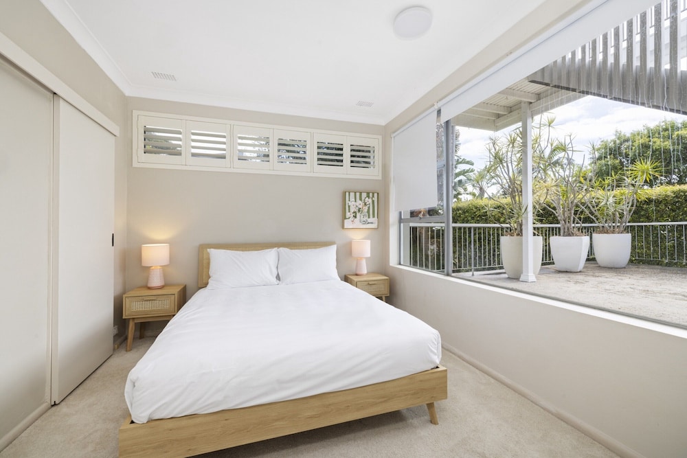 Spacious 5-bed Beach House With Ocean View