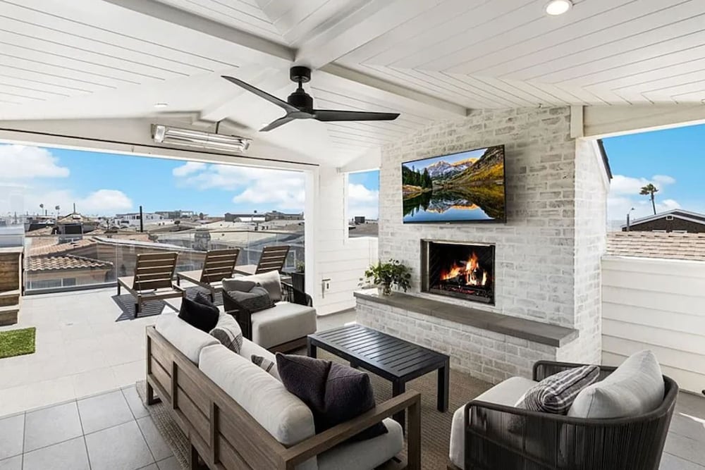 3BR Newport Luxury Rooftop Deck Hottub Parking