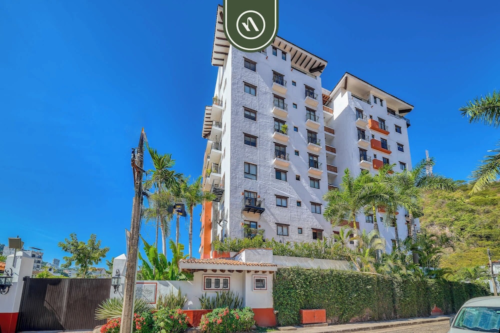 Tasteful Condo Near Romantic Zone - Pool