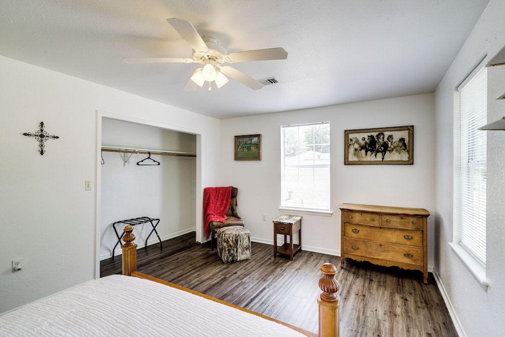 1 Mi to Downtown & Shopping: Quiet Brenham Home