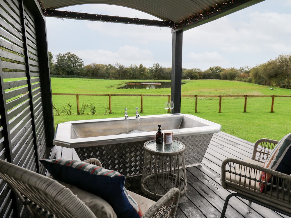 Dragonfly Shepherd's Hut