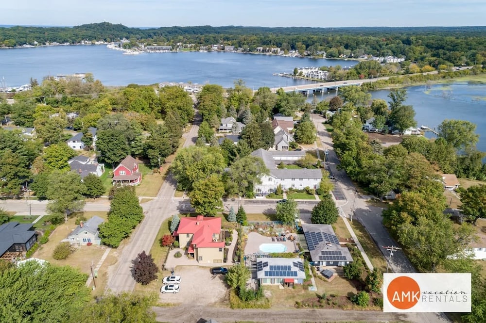 Lake Life Getaway - Condo Near Downtown