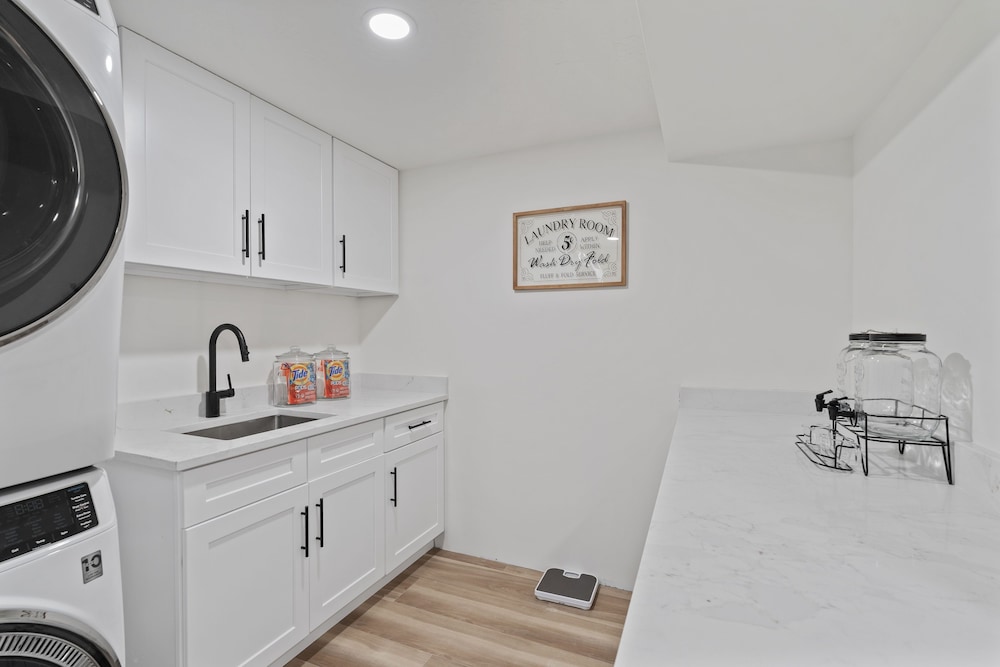 All-new Luxe Stay Views, Sauna & Hot Tub 7 Bedroom Villa