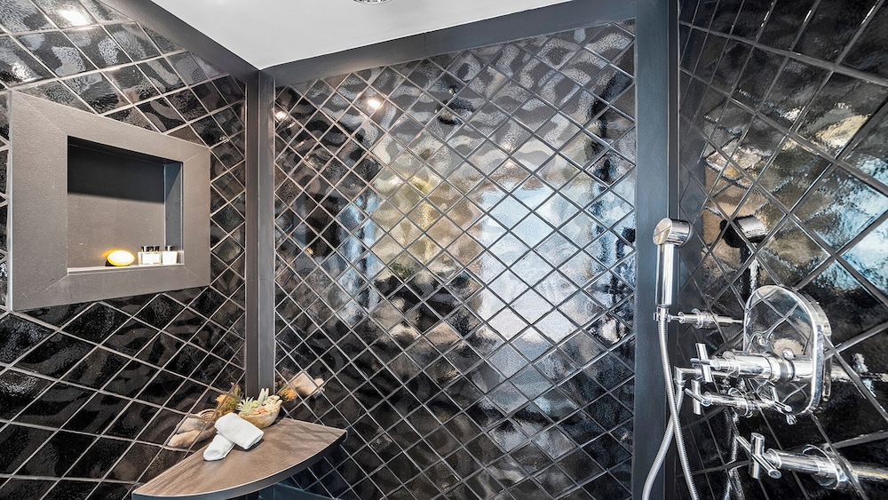 Luxury Vacation Rentals at The Setai by LRMB