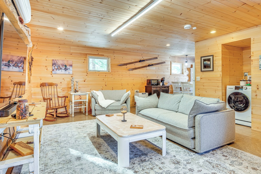 Hiking & Snowmobile Trails On-site: Alton Retreat!