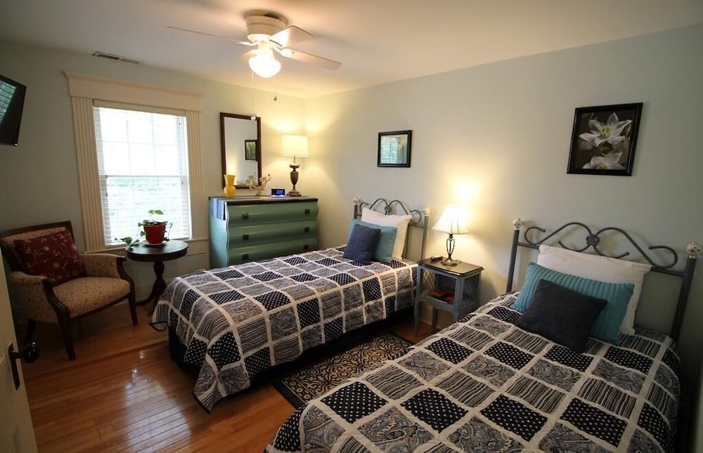 Delaware Avenue 32A