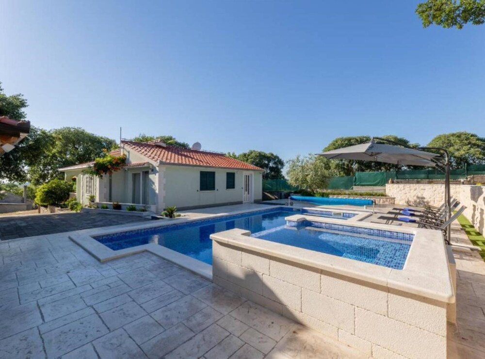 Idyllic Escape Villa Maretici With Pool and Private Garden