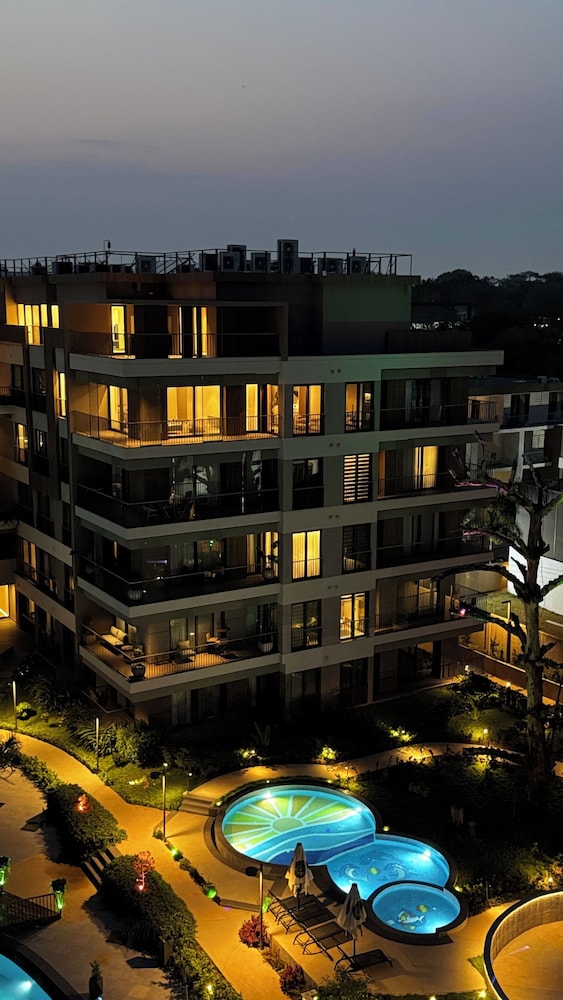 Elite Luxury Suites at Diamond in City