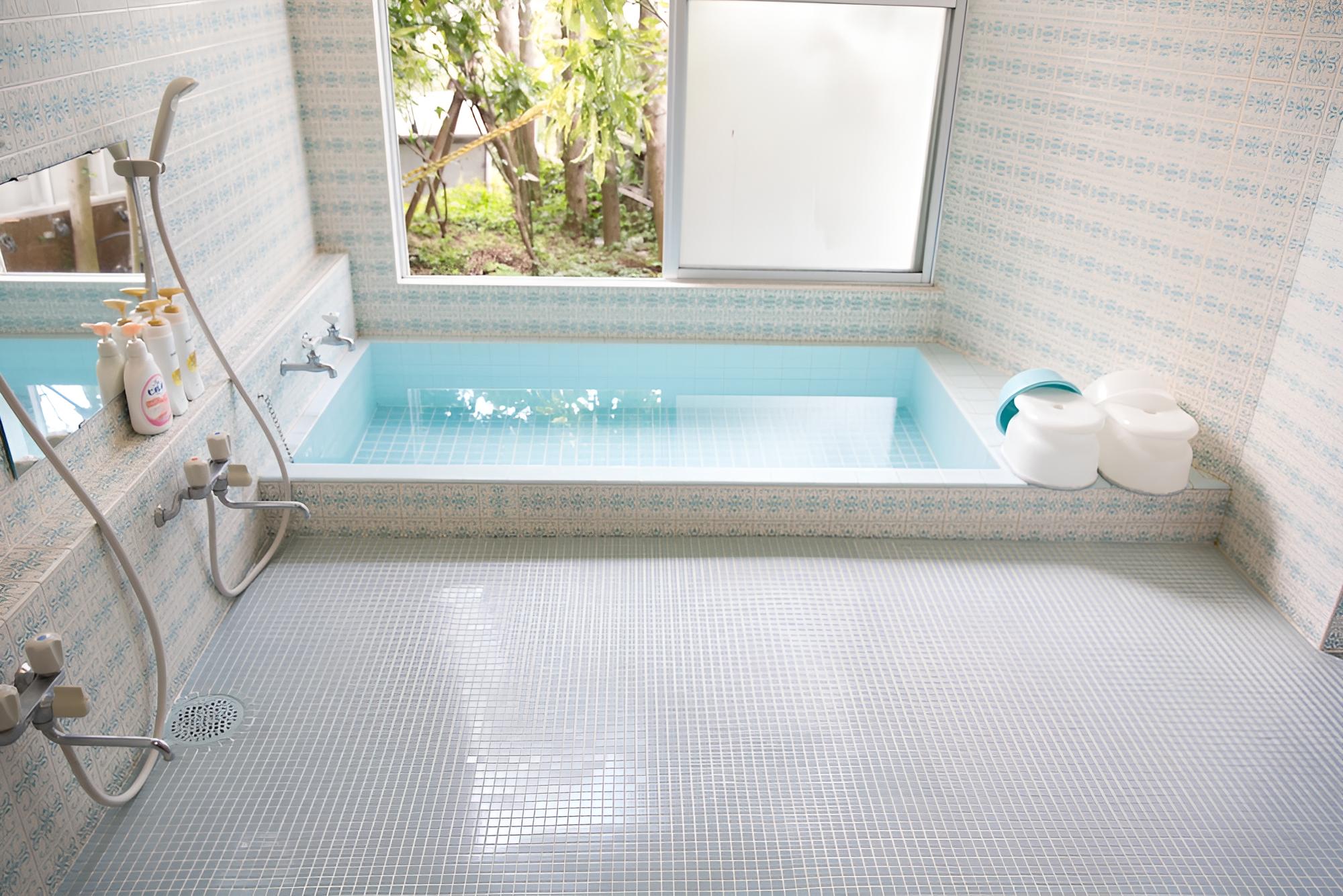 Atami Red House