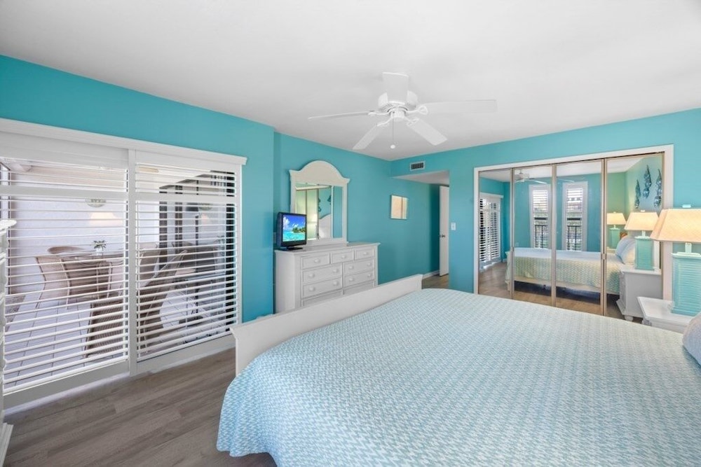 Sandpebble 3f 2 Bedroom Condo