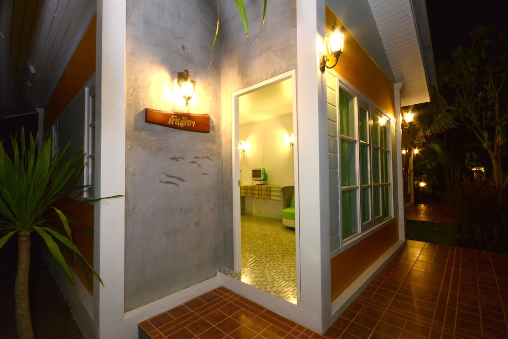 Baan Suan Leela