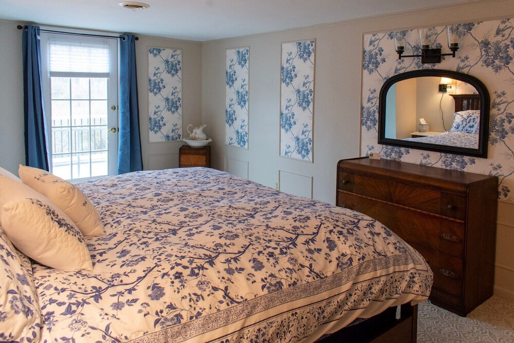 Hudson Manor Bed and Breakfast