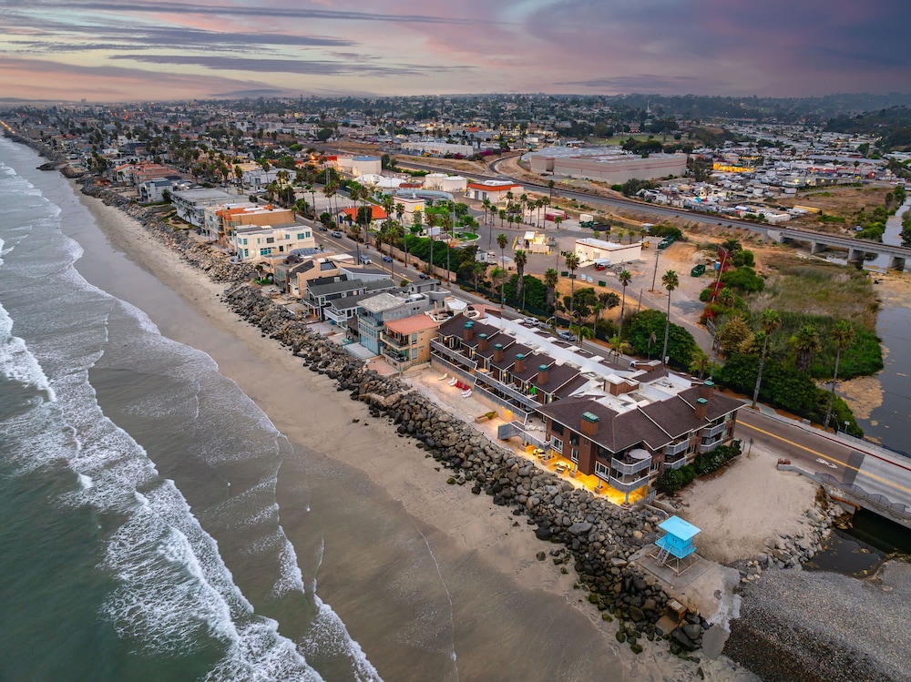 Luxury Oceanfront Condo With Private Beach Access