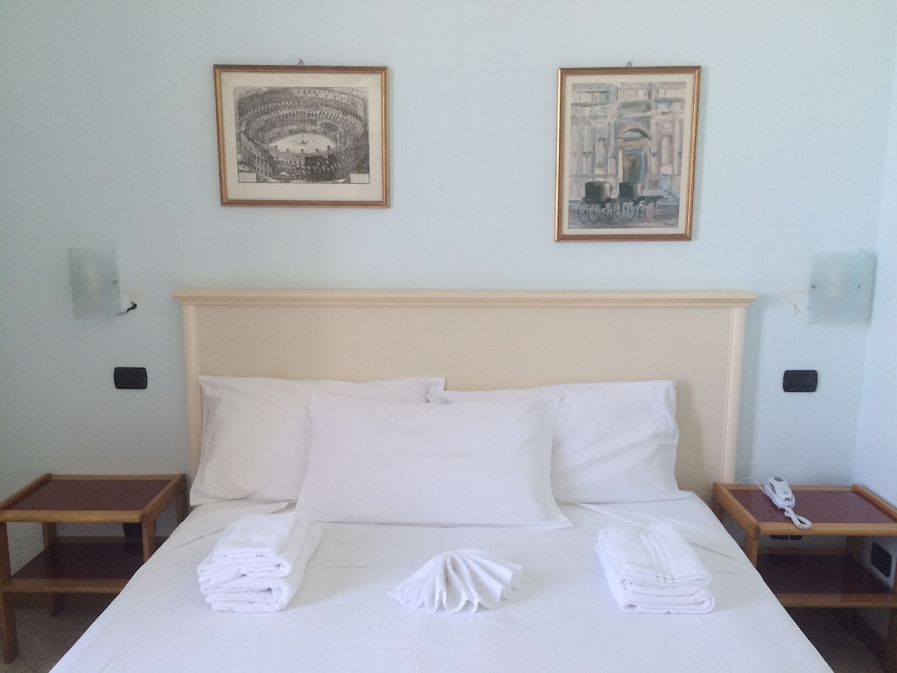 Hotel Miramare en Otranto — bedroom