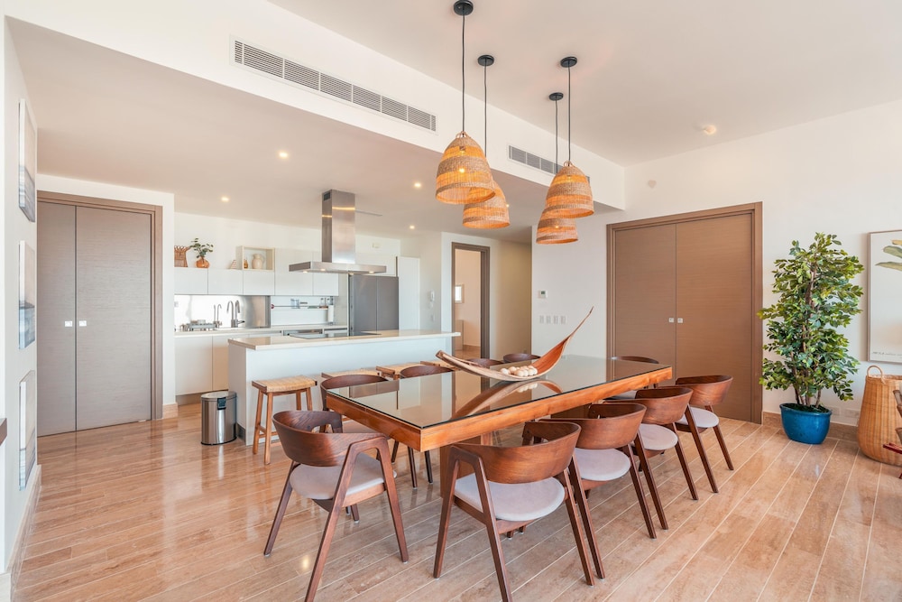 3BR 6 Guests Private Balcony Gym